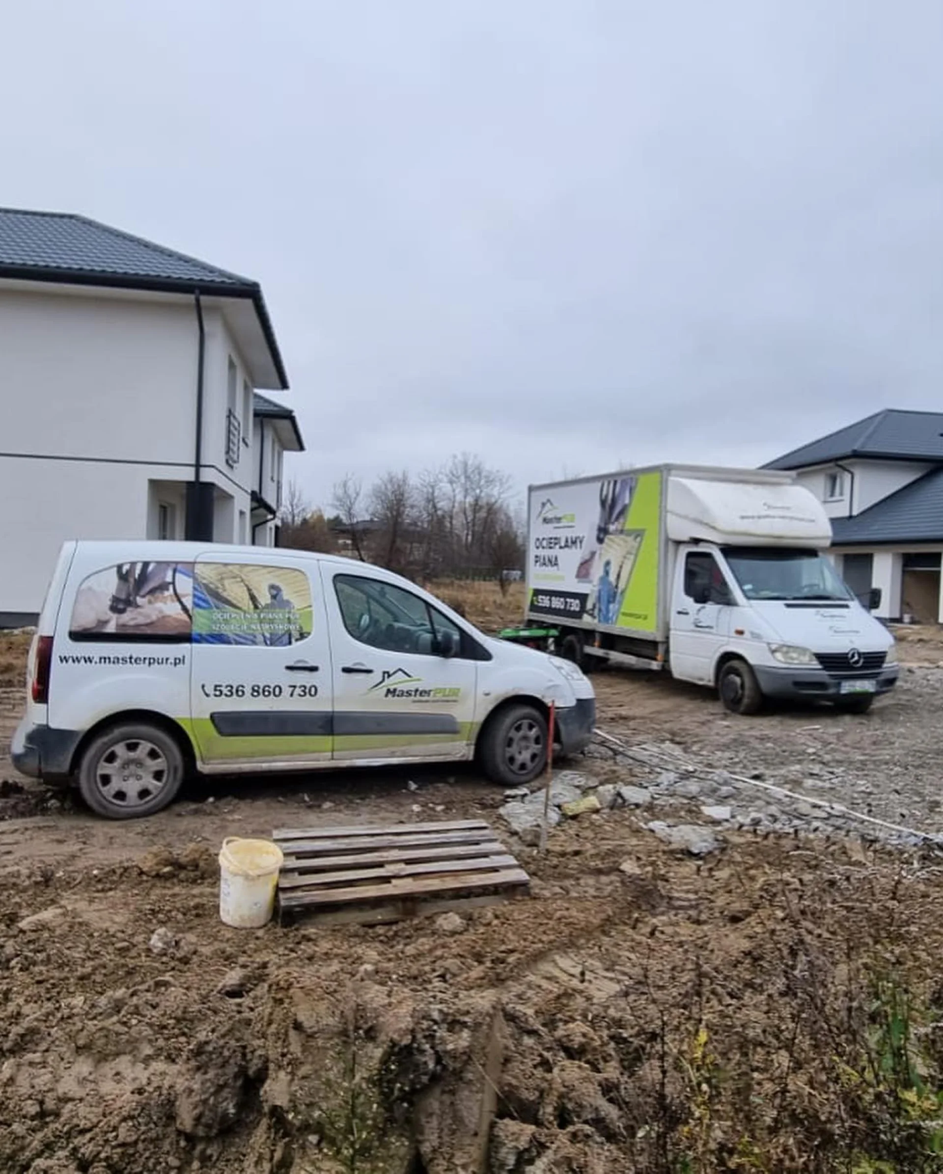 Fundamenty i ściany izolacja natryskowa