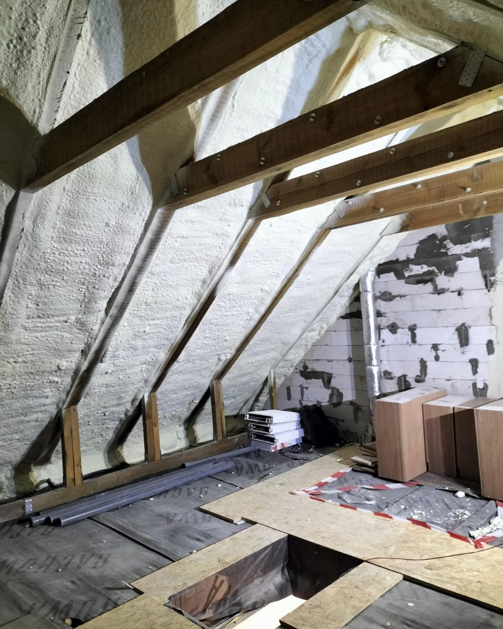 Izolacja dachu pianą PUR